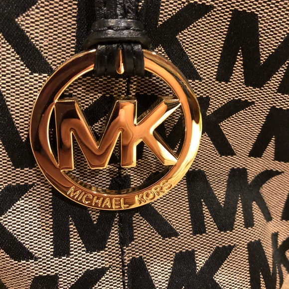 Michael Kors Large Tote - Picture 4 of 8